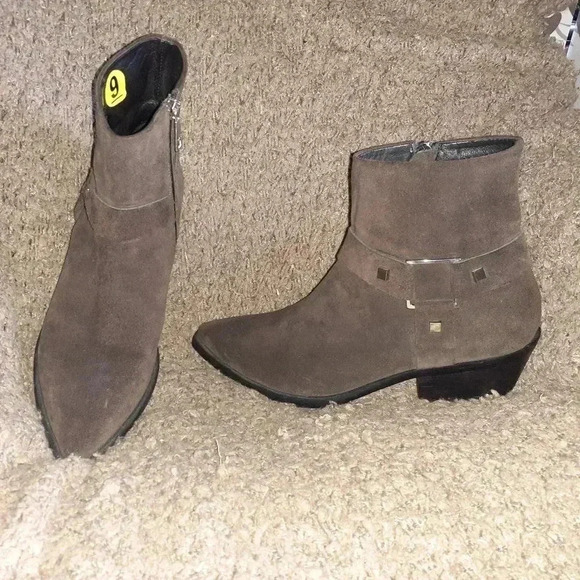 MA&LO-Italy-Laiss-Dark Brown Suede Ankle Booties-Side Zip-Studs-Sz 9-Near Mint - Picture 1 of 7